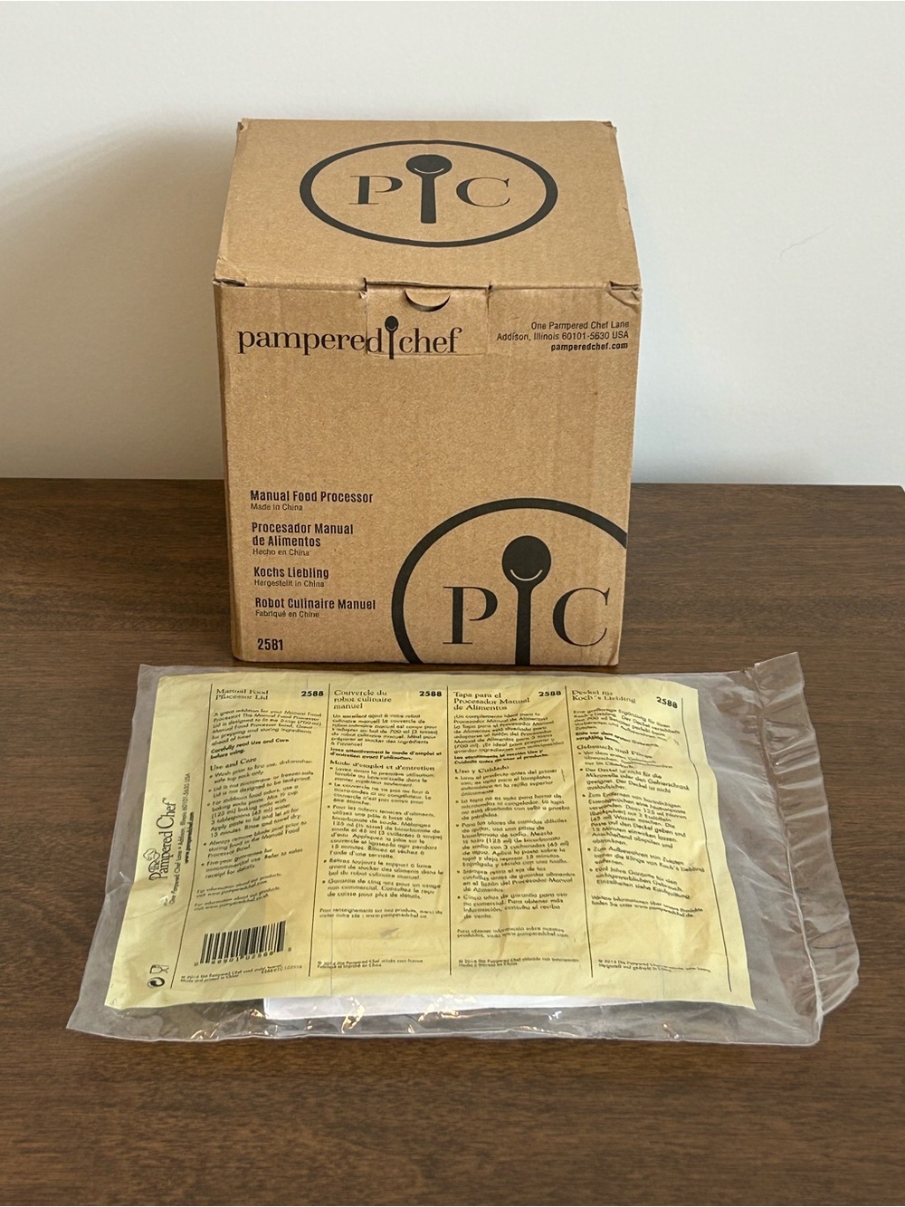 NIB PAMPERED CHEF 3 C MANUAL FOOD PROCESSOR WITH PUMP HANDLE #2581 & STORAGE LID